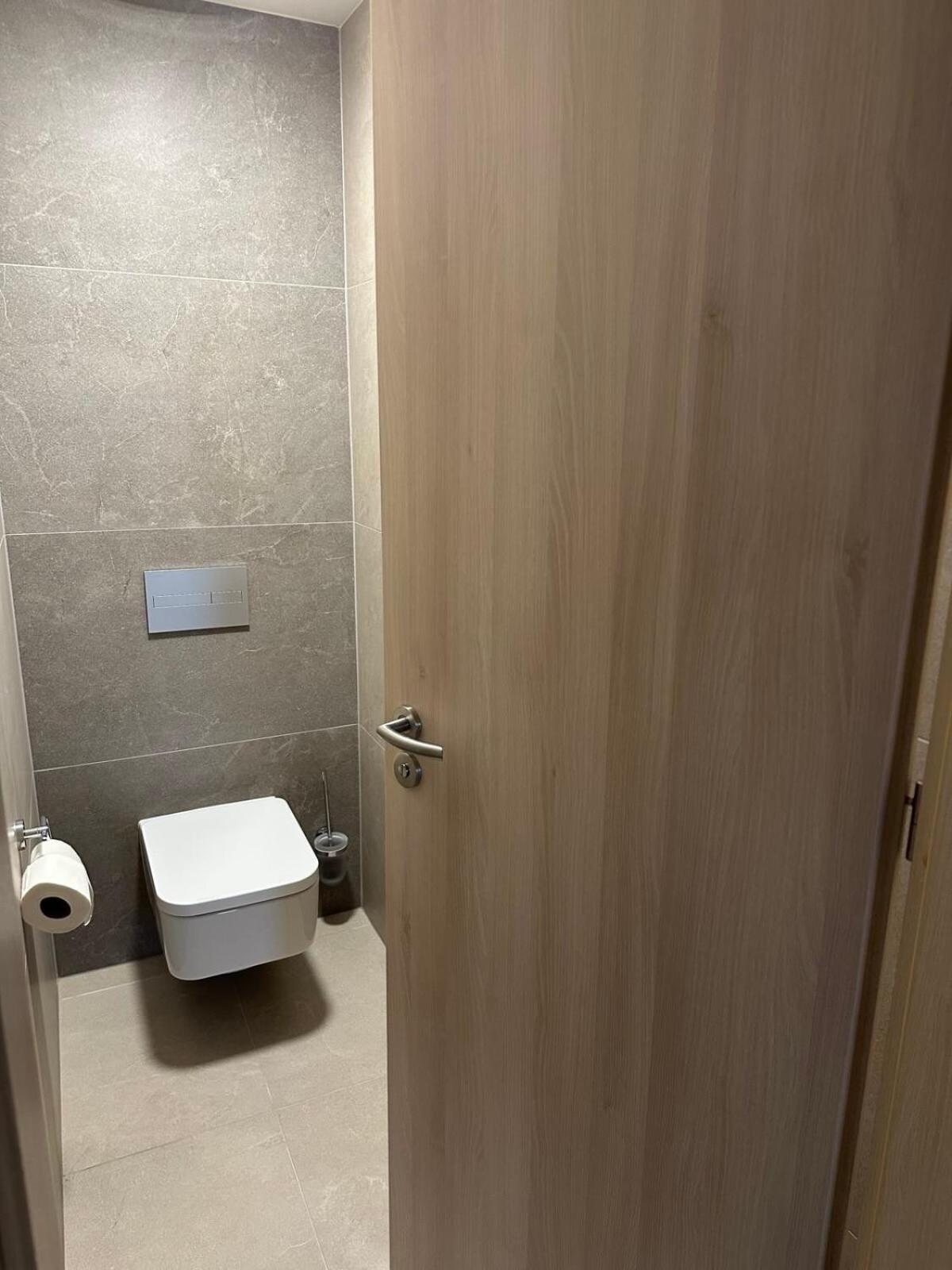 2 In Downtown,free Parking,late Check-out,big Balcony Братислава